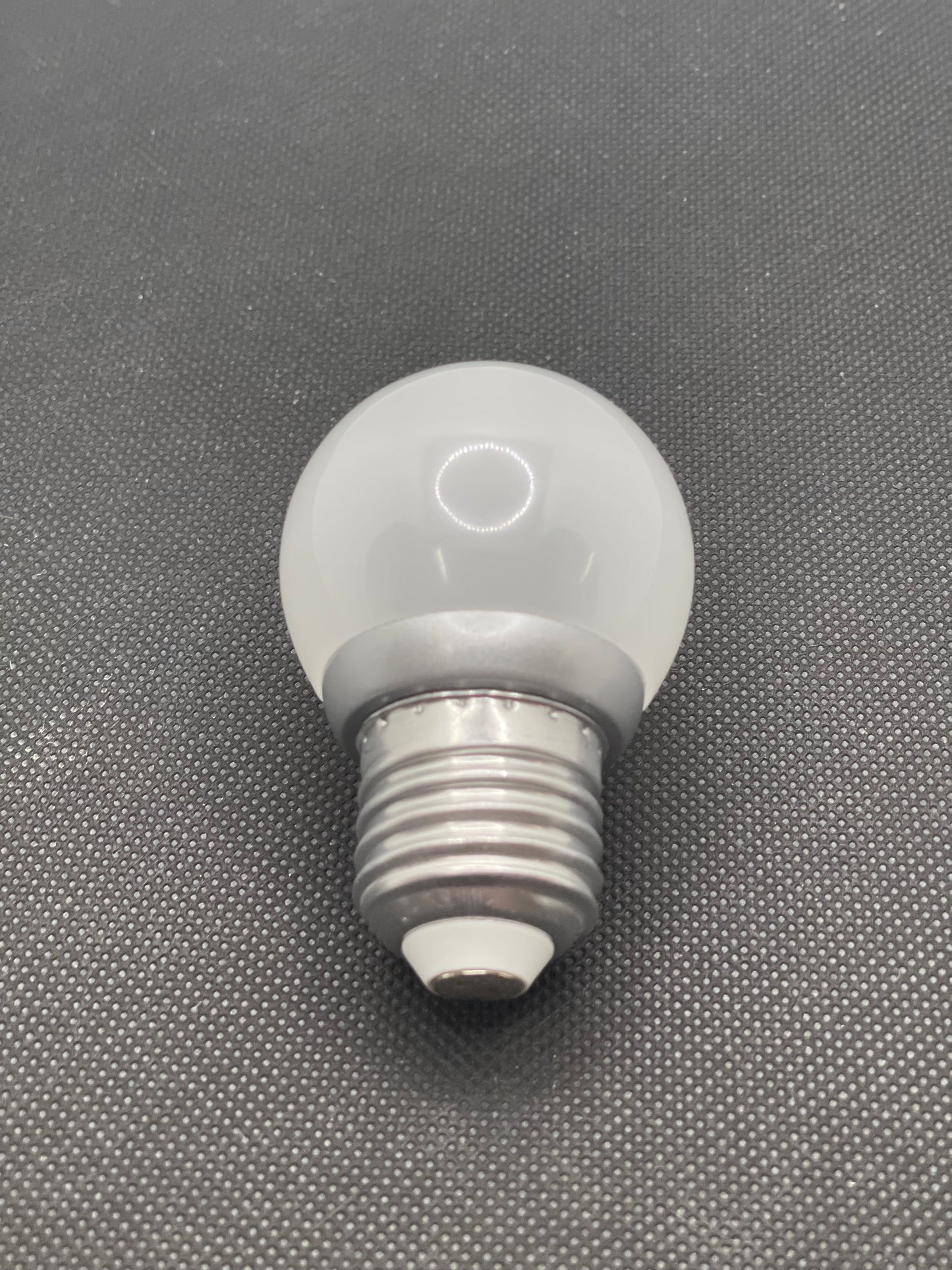 LED BULB E/27 BASE 220V 3 WATTS 350-500 LUMENS 5 BULBS NEW